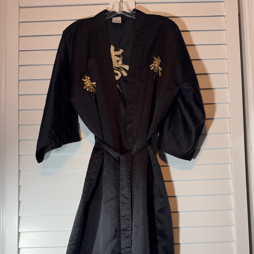Vintage Japanese Kimono Style Robe 
Black, OS